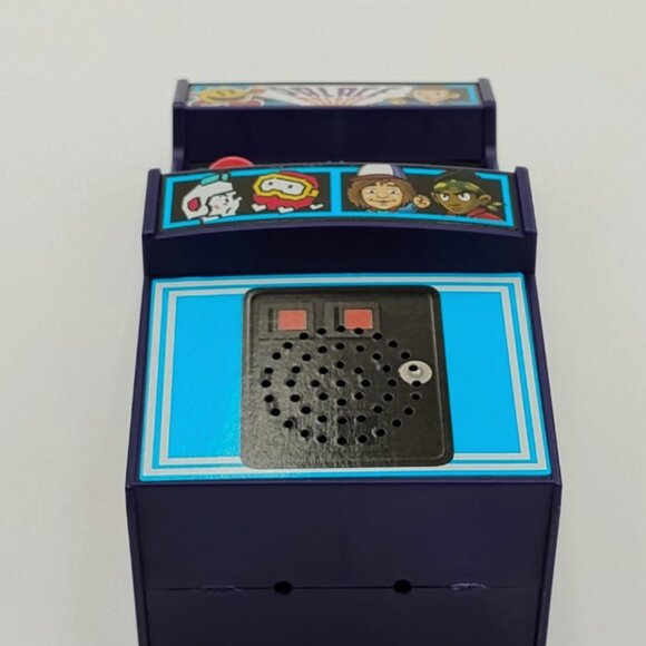 Stranger Things Palace Arcade Handheld Electronic Game Hasbro - Picture 4 of 4